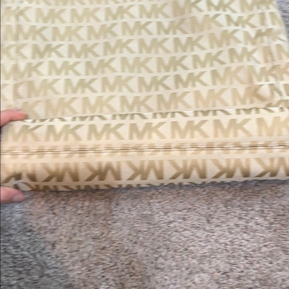 Michael Kor Tote - Picture 3 of 9